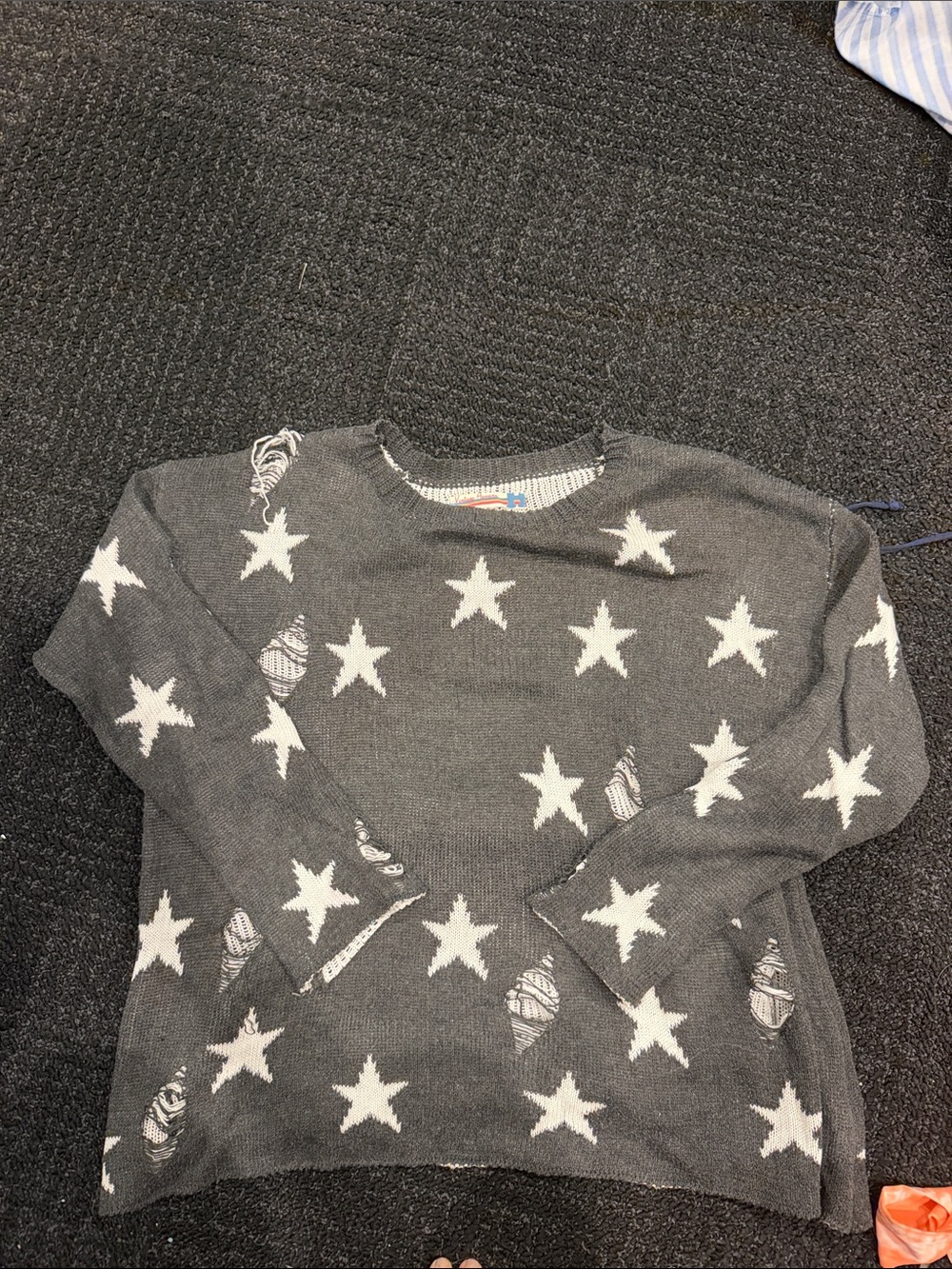 Vintage Havanna Star Pattern Distressed Grey Knit Sweater